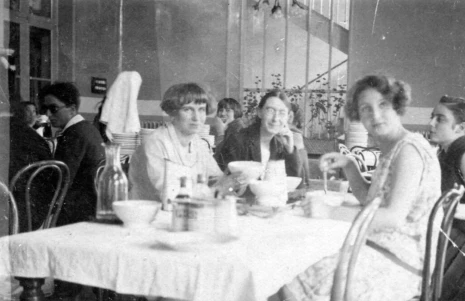 Ultraviolette et le gang des cracheuses de sang